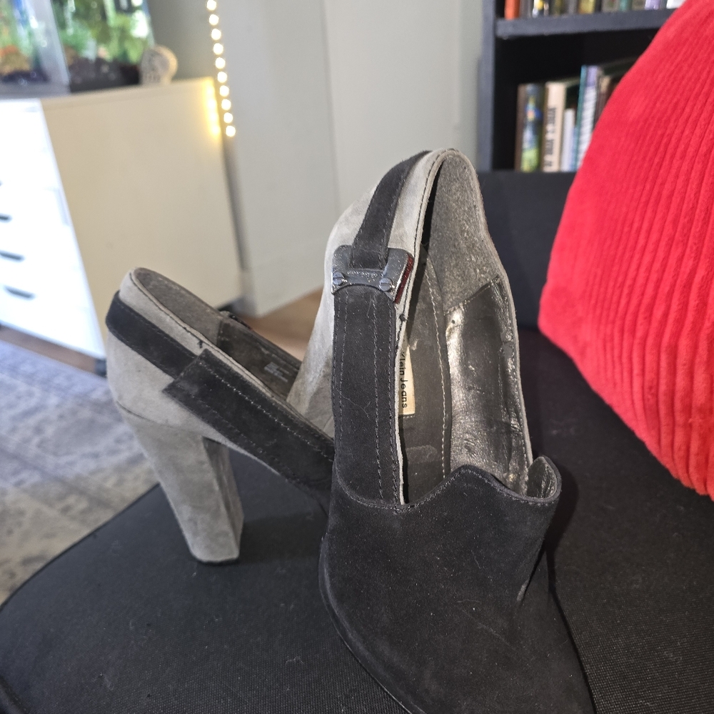 Black and Gray Suede Block Heel Slingback Pumps By Calvin Klein Size 8.5 - Picture 3 of 6